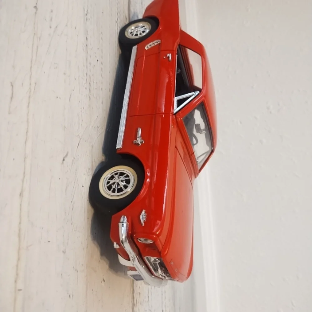 FORD MUSTANG RED COUPE 1:18 RF.8122 1 OF 2500 SPECIAL REISSUE 2003 MIRA SOLIDO
